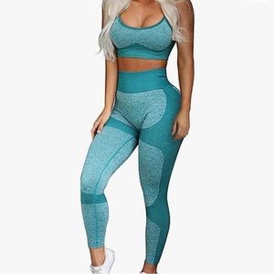 Seamless size Medium Gymshark style teal workout set